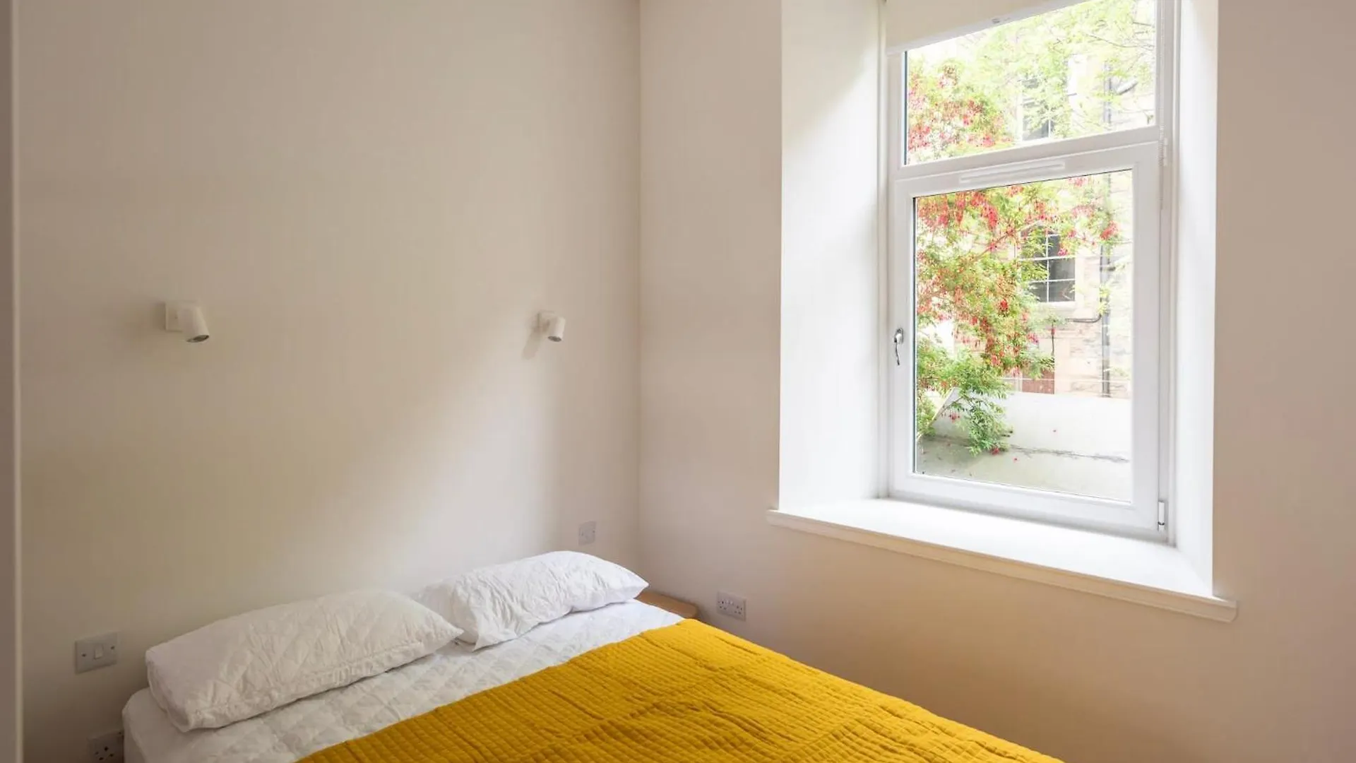 Artist'S Studio In Stockbridge Edinburgh